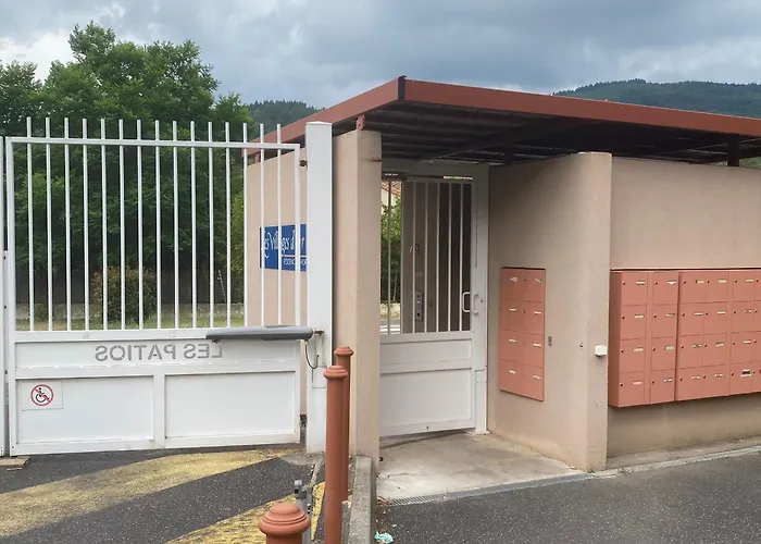 Confort F2 Avec Terrasse Et Animaux Acceptes - Fr-1-451-224 *